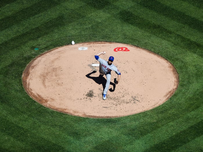 Jacob deGrom throwing a pitch